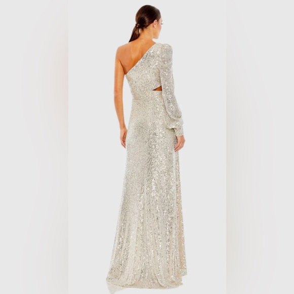 IEENA FOR MAC DUGGAL 26730
Silver Sequined One Shoulder Cut Out Gown Size 2 - Picture 2 of 9